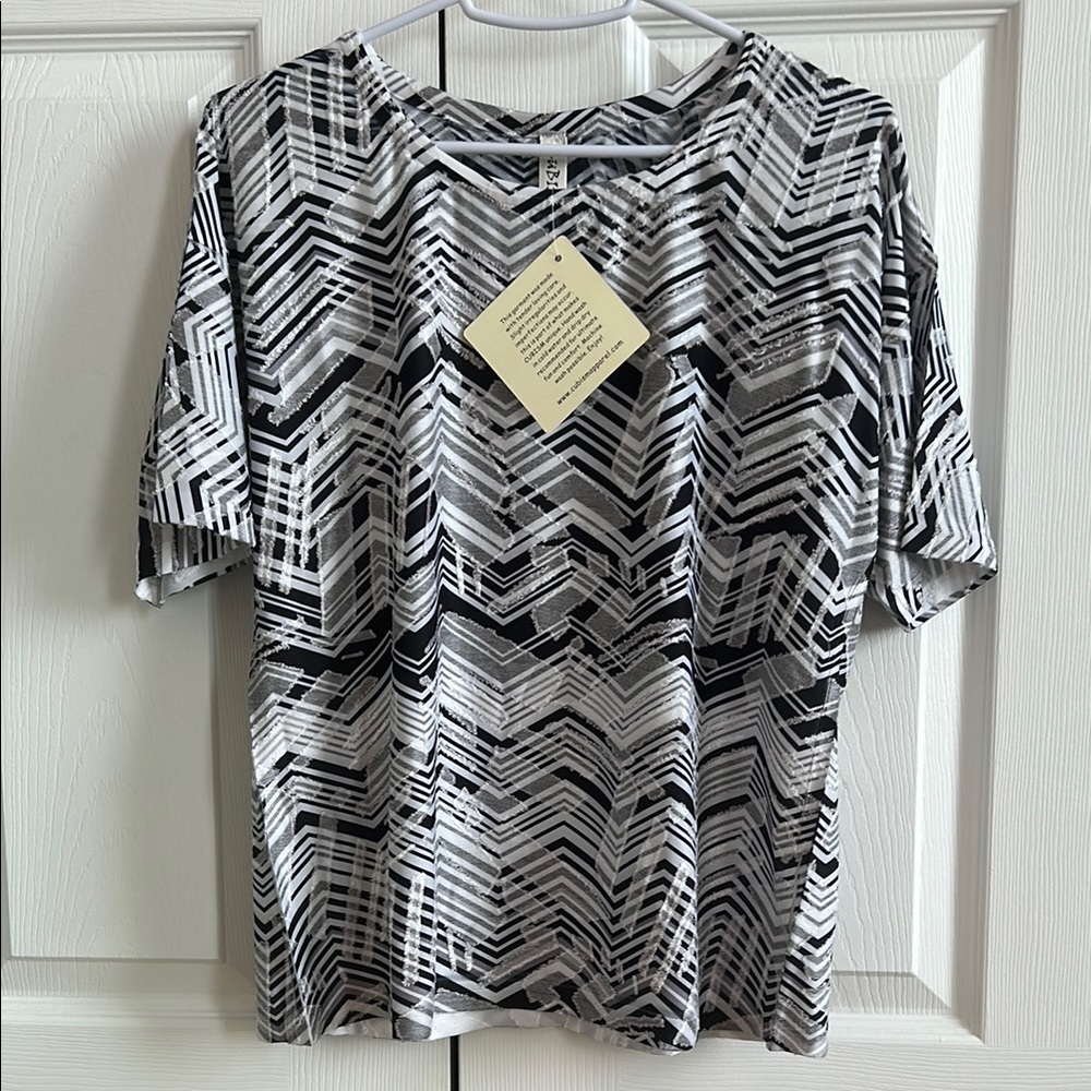 NWT, Cubism, women’s, Stylish Black and White Geometric Multi-Texture Top
